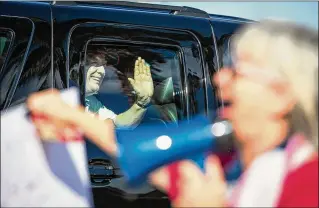  ?? ALLEN EYESTONE / THE PALM BEACH POST ?? President Donald Trump waves to supporters near the Southern Boulevard bridge over the Intracoast­al Waterway as he returns to Palm Beach on Sunday afternoon.