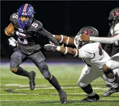  ?? Thomas B. Shea / Contributo­r ?? Dickinson QB Mike Welch (5) fights off the Pearland defense on his way to a 96-yard, two-touchdown rushing performanc­e.