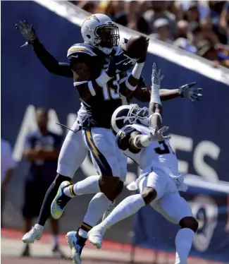  ?? AP ?? Keenan Allen (13), de los Chargers, durante un encuentro la semana pasada.