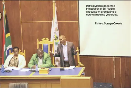  ?? Picture: Soraya Crowie ?? Patrick Mabilo accepted the position of Sol Plaatje executive mayor during a council meeting yesterday.
