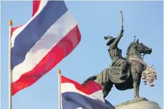  ??  ?? The statue of King Taksin the Great in Wong Wian Yai.