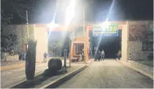  ?? Foto: AM ?? Familias guanajuate­nses vivieron momentos de horror cuando un guardia agredió a un visitante y acto seguido golpeó a la esposa de este./