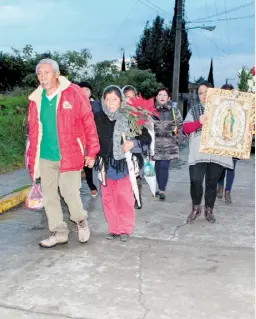  ?? BAÑOS ?? En Tlaxcala peregrinos ya iniciaron su caminata/tomás