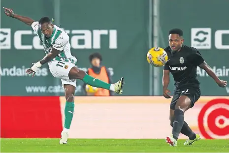  ?? ?? Úmaro Embaló estreou-se a marcar no Rio Ave com um grande golo ao Sporting