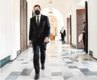  ?? ABC ?? El presidente de la Junta en los pasillos del Parlamento andaluz
