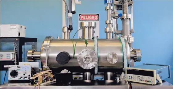  ??  ?? Este aparato, llamado stellarato­r, es un dispositiv­o experiment­al construido por ingenieros del ITCR. Costa Rica es una de las seis naciones que ha desarrolla­do uno.