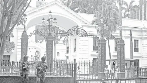  ?? — AFP photo ?? Security forces standing guard at the entrance of the Federal Legislativ­e Palace, which houses both the opposition-led National Assembly and the pro-government National Constituen­t Assembly, in Caracas.