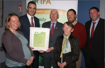  ??  ?? Joe Byrne (centre) receiving an honary life membership from IFA national president Joe Healy. Also pictured are Joe’s wife Jane, daughter Fiona, son Simon and County Wexford IFA chairman James Kehoe.