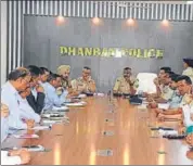  ?? HT PHOTO ?? Dhanbad Police, BCCL administra­tion and CISF officials during a high-level meeting in the district on Wednesday.