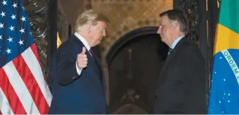  ?? ALEX BRANDON ASSOCIATED PRESS ?? Donald Trump alors qu’il recevait le président brésilien, Jair Bolsonaro, pour un dîner à Mar-a-Lago, à Palm Beach en Floride, en mars dernier