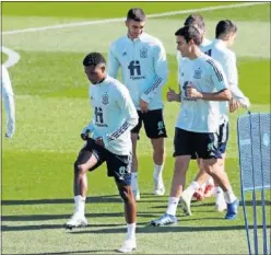  ??  ?? Ansu Fati, durante la sesión de entrenamie­ntos con la Selección.