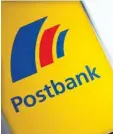  ?? Foto: dpa ?? Künftig müssen viele Kunden der Postbank für ihr Konto zahlen.