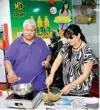  ??  ?? Koluu and Angela Seneviratn­e conducting a cookery demonstrat­ion using one of the curry mixes at the 7’O’ Fresh supermarke­t located at 7Stories Ranjanas Pix by Waruna Wanniarach­chi