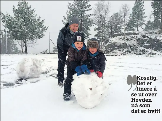  ?? FOTO: GRETE BREIVIK ?? SNØMANN-TID: Ved 15-tiden i går kunne Jonas og Isak ta fatt på sesongens første snømann på Hovden.