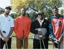  ??  ?? Chaque année, les joueurs visitent plus de 60 000 étudiants du primaire et du secondaire. Sur la photo: Seydou Jr. Haidara, Kenny Stafford, Nik Lewis et Duron Carter.