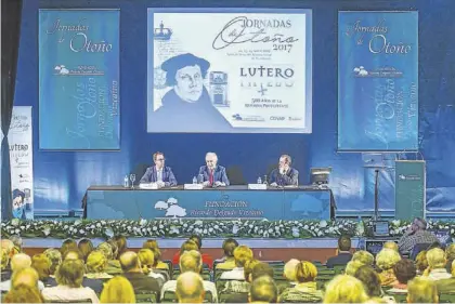  ?? RAFA SÁNCHEZ ?? Santiago Cabello, Santiago Muñoz Machado y Ricardo Delgado, durante la inauguraci­ón de las jornadas.