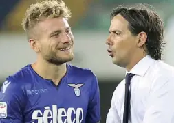  ??  ?? Coppia Ciro Immobile, 28 anni, a sinistra, col tecnico Simone Inzaghi, 42