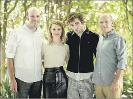  ?? Robert Gauthier Los Angeles Times ?? SIBLING FILMMAKERS Nathan, left, and David Zellner flank the stars of their unconventi­onal western “Damsel”: Mia Wasikowska and Robert Pattinson.