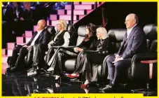  ?? ?? LA GIURIA Il cast di “Tú sí que vales”: da sinistra, Rudy Zerbi (54), Maria De Filippi (62 il 5/12), Sabrina Ferilli (59), Luciana Littizzett­o (59) e Gerry Scotti (67).