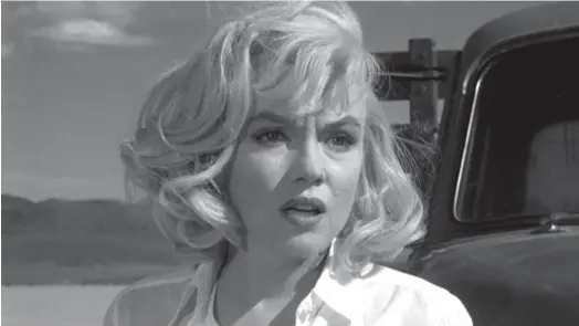  ??  ?? Marilyn Monroe em Os Inadaptado­s: filmada por John Huston, a partir de um argumento escrito por Arthur Miller.