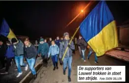  ?? Foto SVEN DILLEN ?? De supporters van Louwel trokken in stoet ten strijde.