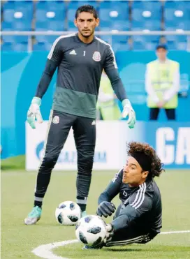  ?? FOTO EFE ?? El arquero Guillermo Ochoa fue una de las figuras ante Alemania y mantuvo en cero su arco. Hoy el reto es grande.