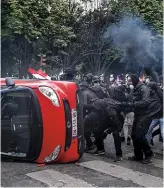  ??  ?? A Paris, près des Invalides, le 16 juin.