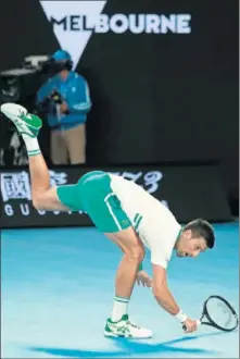  ??  ?? Djokovic, durante su partido frente a Raonic en Australia.
