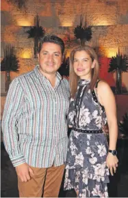  ??  ?? Salvador Landeros López y Gabriela Vicentino de Landeros