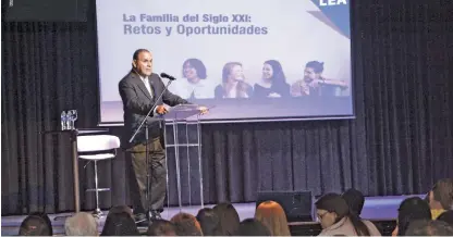  ??  ?? Exposición. El director de Listín Diario, Miguel Franjul, manifestó que a pesar de que en la actualidad las personas se atacan entre ellas mismas y al prójimo, desde el decano de la prensa se seguirán haciendo los esfuerzos para cambiar esa realidad.