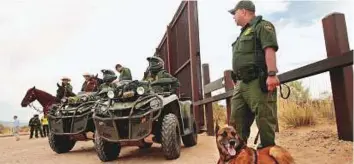  ?? Reuters ?? Border Patrol agents keep watch during the official start for the constructi­on of new bollard wall to replace 32-kms of primary vehicle barriers in Santa Teresa, New Mexico, US, on Sunday.