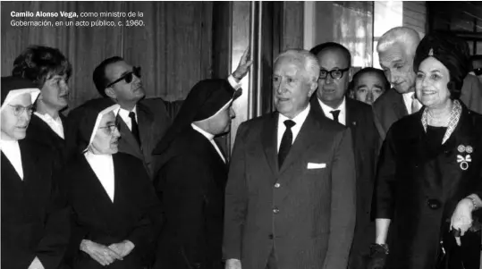  ??  ?? Camilo Alonso Vega, como ministro de la Gobernació­n, en un acto público, c. 1960.