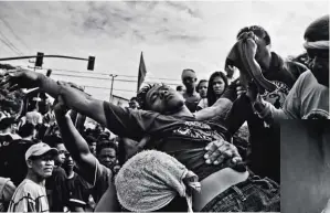  ??  ?? Untitled from the series
“AMA: Black Nazarene” at Roxas Blvd., Manila 2013