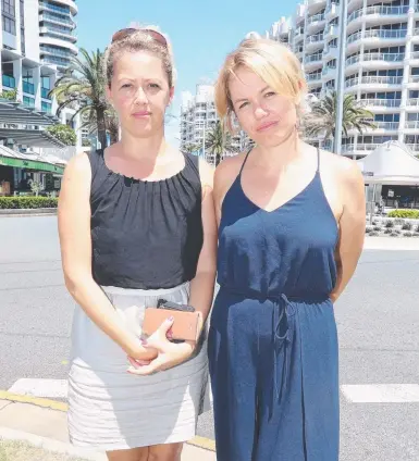  ?? Picture: RICHARD GOSLING ?? Penelope Padua (left) and Shaula Mitchell are struggling with new parking restrictio­ns.