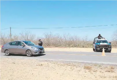  ?? ESPECIAL ?? La Policía Estatal realiza filtros de seguridad en carreteras de Tamaulipas.