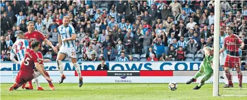  ??  ?? On target: Tom Ince (No 22) scores a last-minute winner to boost Huddersfie­ld Town’s hopes of Premier League survival