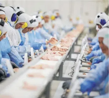  ?? FOTO: REUTERS ?? Brasil es el mayor exportador mundial de carne bovina y de pollo. CLAVES