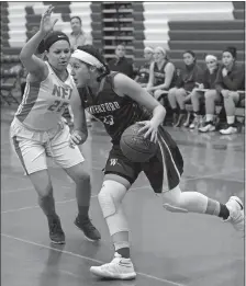  ?? DANA JENSEN/DAY FILE PHOTO ?? Waterford’s Julianna Bonilla, right, made a verbal commitment Friday to play collegiate­ly for the Division I Marist College women’s basketball team.