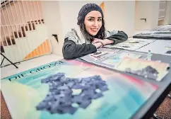  ?? RP-FOTO: ANDREAS BRETZ ?? Aylin Jemm (17) hat Fahnen, Flyer, Bändchen und Buttons zur Ausstellun­g „Die Große“im Museum Kunstpalas­t entworfen.