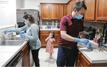  ?? Kin Man Hui / Staff photograph­er ?? Ryan and Brandi Morkovsky of San Antonio, parents of Amy, 3, prepare medication for her last month. Amy was diagnosed with acute lymphoblas­tic leukemia and has needed blood transfusio­ns.