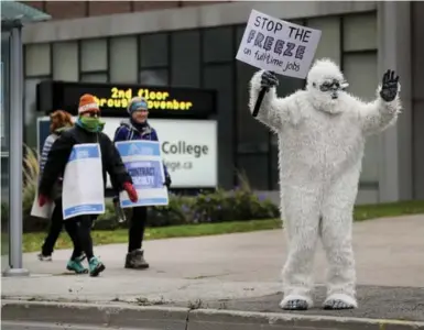  ?? RICHARD LAUTENS/TORONTO STAR ?? Students across the province are growing increasing­ly worried about the impact the college strike will have on their semester.