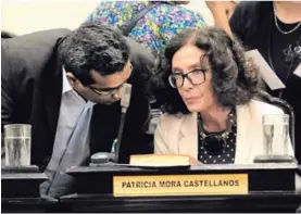  ?? ADRIÁN SOTO ?? Las críticas de Carlos Hernández (izq.) a su colega Patricia Mora le valieron un segundo proceso ético en el Frente Amplio.
