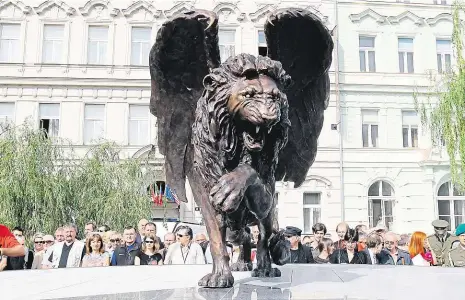  ?? Foto: M. Šula, MAFRA ?? Podle Britů, kteří darovali sochu lva, k ní má město přistupova­t jako k pomníku, ne jako k běžnému umění.