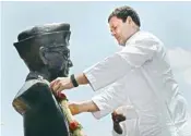  ?? PTI ?? Congress chief Rahul Gandhi offers floral tribute to Netaji Subhas Chandra Bose during an election campaign tour ahead of Karnataka assembly election 2018 at Gauribidan­ur in Chikkaball­apur district on Tuesday