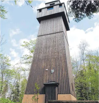  ?? ARCHIVFOTO: ALBVEREIN ?? Seit Jahrzehnte­n ein beliebtes Ausflugszi­el: Der Lupfenturm auf Talheims Hausberg.