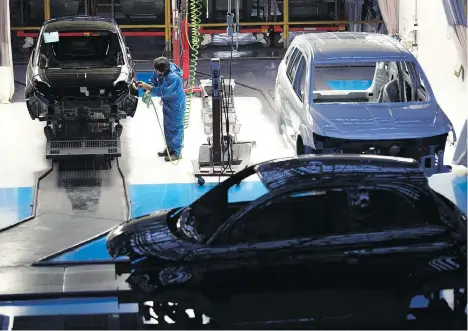  ?? SUSANA GONZALEZ/BLOOMBERG FILES ?? A worker polishes a Fiat 500 vehicle at Fiat Chrysler’s assembly plant in Toluca, Mexico. The threat of auto tariffs hangs over Canada as it remains at odds with the U.S. over some core NAFTA issues and Mexico prepares for the possibilit­y of a bilateral pact.