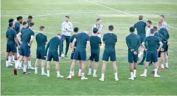  ??  ?? England’s manager Gareth Southgate (2R) talks to his players during a training session at the Ciudad Deportiva Luis del Sol in Sevilla on the eve of the UEFA Nations League football match between Spain and England. - AFP photo