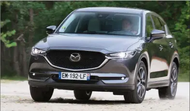  ??  ?? Il s’agit bien d’un nouveau CX-5, même si esthétique­ment il ressemble vraiment beaucoup à l’ancienne génération.