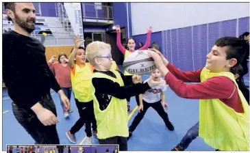  ??  ?? Quelque cent soixante enfants ont participé à cette journée dédiée à l’ovalie.