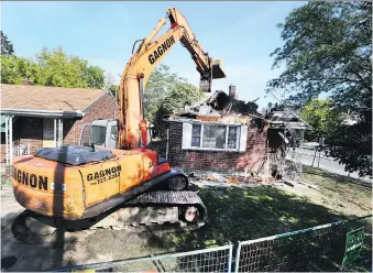  ?? JASON KRYK ?? Demolition started Tuesday on the first vacant home on Indian Road in west Windsor. The boarded homes on the street will be taken down to make way for the new Ambassador Bridge.